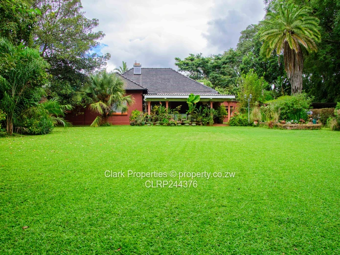 Multi-Dwelling Estate, Investor's Opportunity!