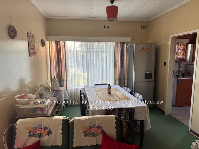 Mabelreign 3-Bed Home on 925m² with Staff Quarters