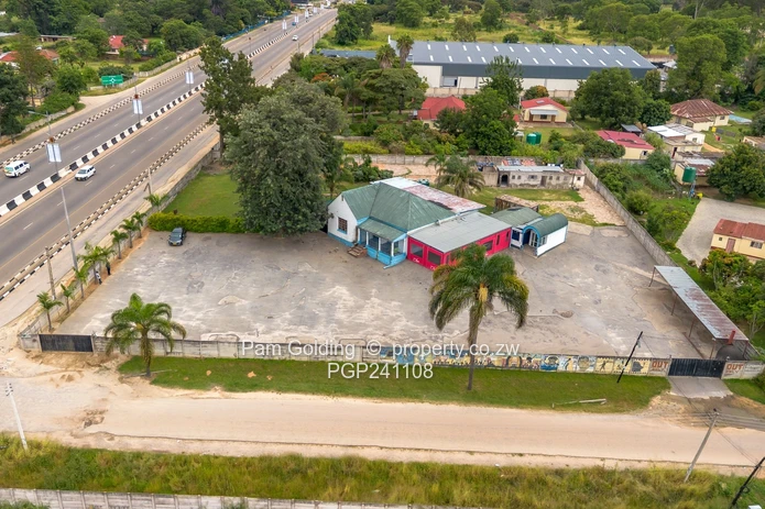 Commercial building for sale