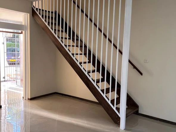 2 Bedroom Flat & Apartment