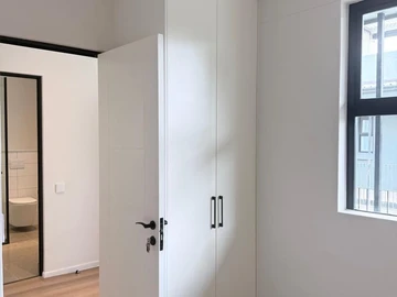 2 Bedroom Flat & Apartment