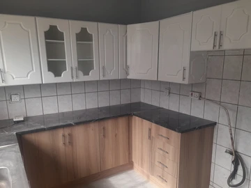 2 Bedroom Flat & Apartment