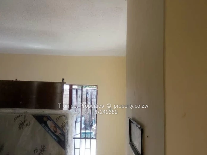 Freshly Painted 4-Bed House in Chitungwiza with Communal Borehole