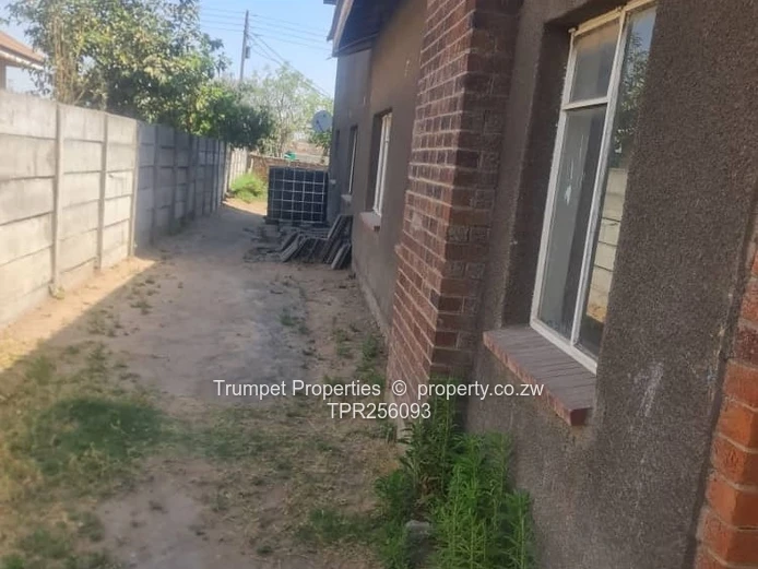 Spacious 5-Bed Double-Storey Home in Old Windsor Ruwa, Title deeds