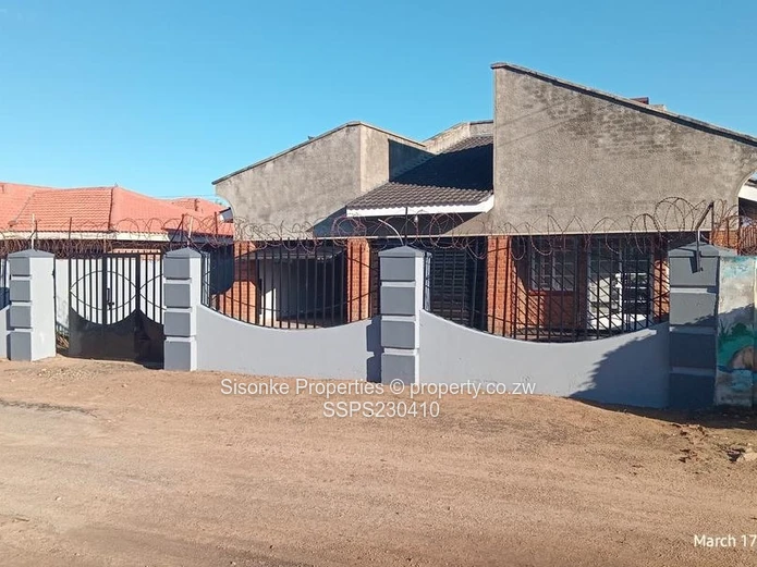Beautiful 3 bedroomed house for rental in Mainway