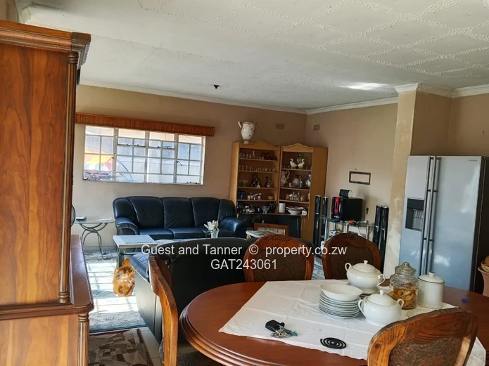 4 Bedroomed house For Sale In Mainway Meadows