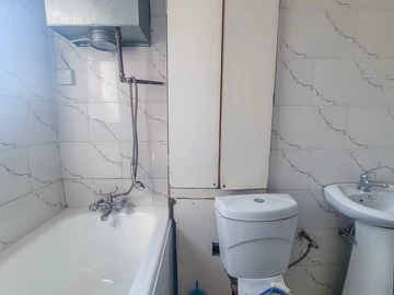 2 Bedroom Flat & Apartment