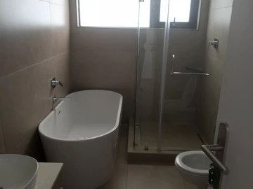 4 Bedroom Flat & Apartment