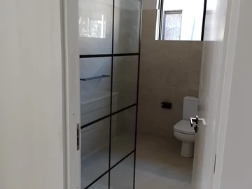 4 Bedroom Flat & Apartment