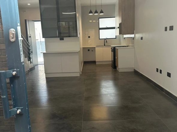 2 Bedroom Flat & Apartment