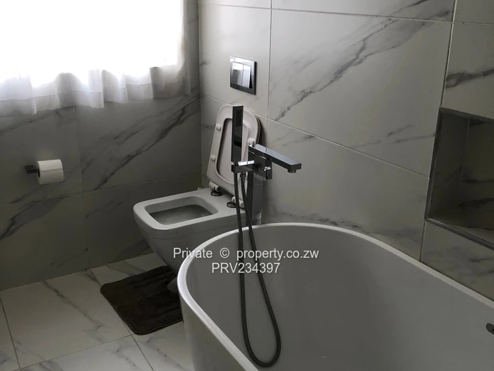 Beautifully Renovated Highlands Townhouse (With Modern Finishings) (Sole Mandate)