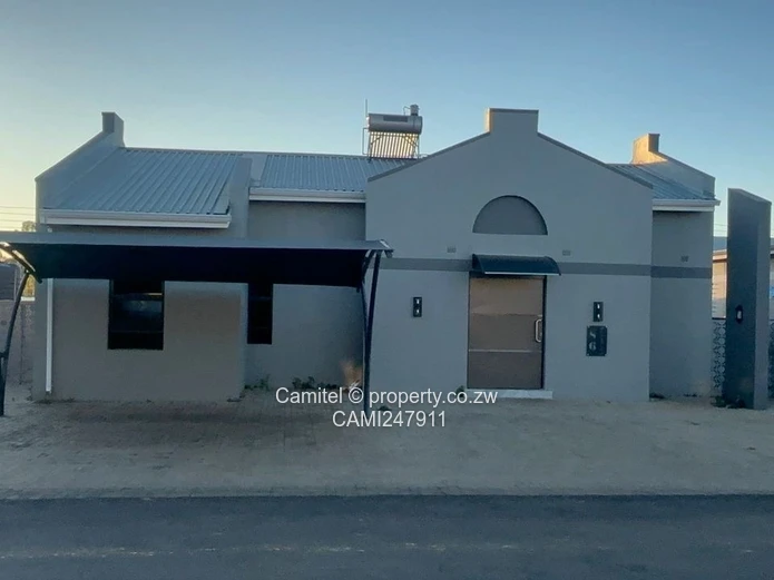 Open-Plan 3-Bed Townhouse in Greendale North — Borehole