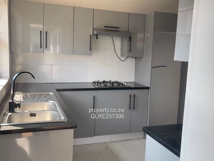 Spacious 3-Bed with Borehole, Carport & Modern Kitchen - Gletwin Park