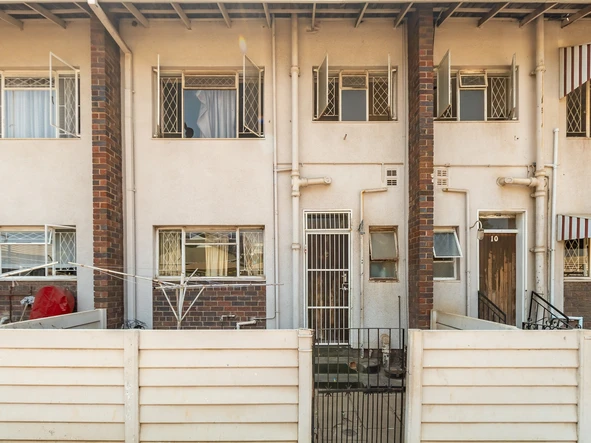 2 Bedroom Flat & Apartment