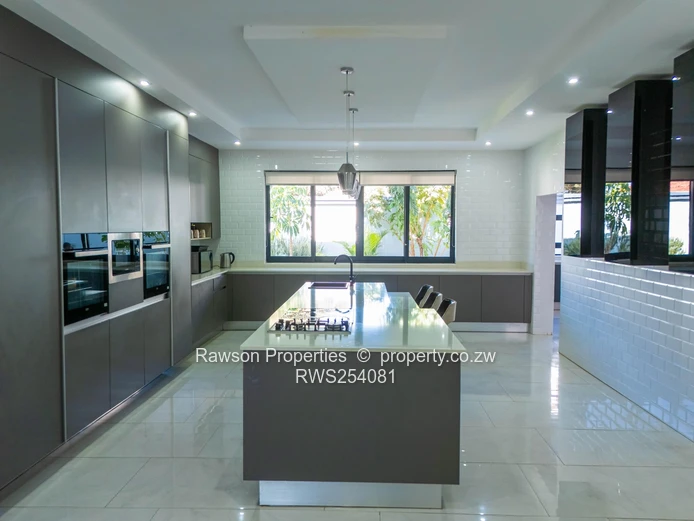 Modern 6-Bed Family Home with Pool & Solar — Mount Pleasant