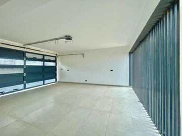 4 Bedroom Flat & Apartment