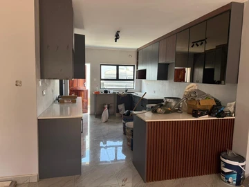 4 Bedroom Flat & Apartment