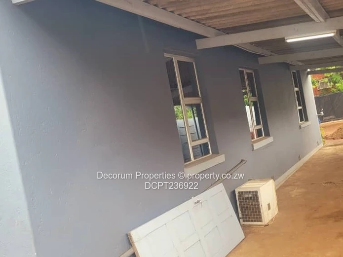 Avenues 4-bed with Borehole, Solar & Secure Garden