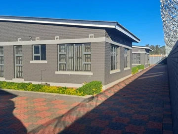 3 Bedroom Garden Flat