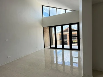 4 Bedroom Flat & Apartment