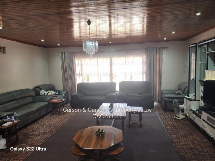 Spacious 5-Bed Windsor Park Home on 3,500m² with Borehole