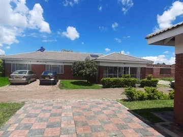 Buffhill, Neat 3 Bedroom Cluster Unit