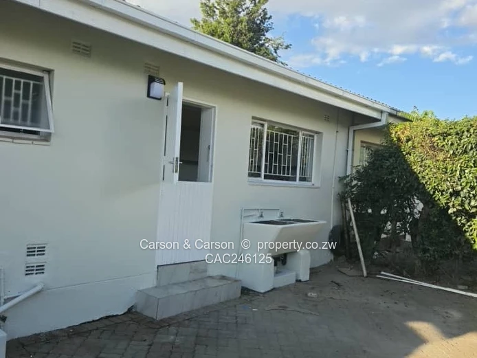 Greendale 3-Bed Garden Flat — En-suite, Parking & Tank