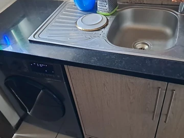 2 Bedroom Flat & Apartment