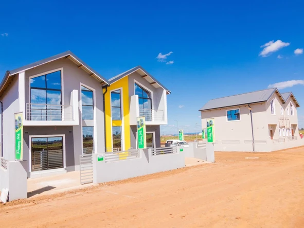 2 Bedroom Flat & Apartment