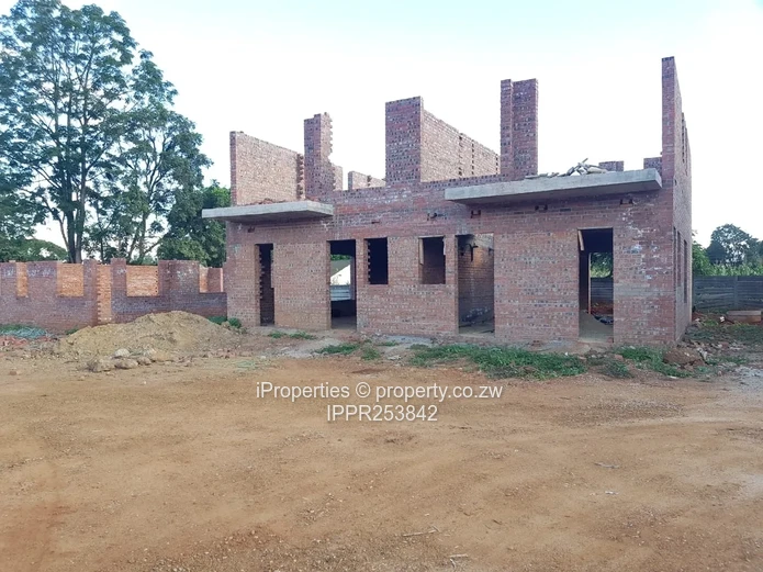 Lovely Townhouses in Courtyard Place, Helensvale, Harare North: