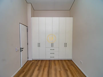 2 Bedroom Flat & Apartment