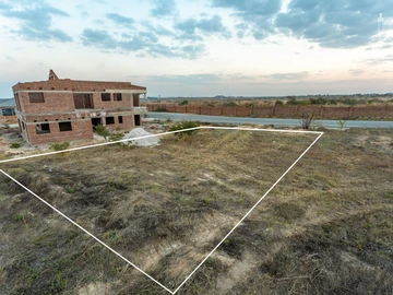 Stands & Residential Land