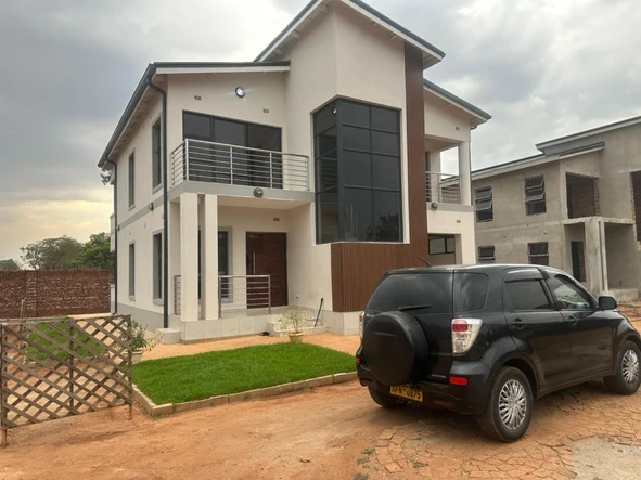 4 Bedroom Flat & Apartment