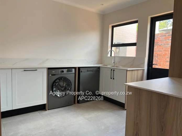 CORNEr UNIT - LARGE GARDEN - MODERN TOWNHOUSE