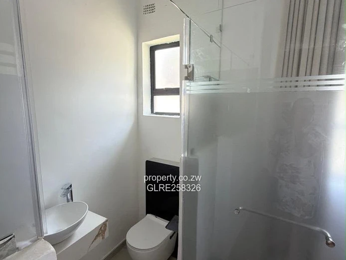 Modern 4-Bed, 5-Bath Flat with Borehole in Vainona