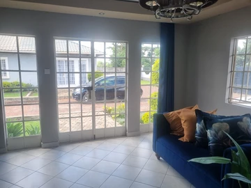 2 Bedroom Flat & Apartment