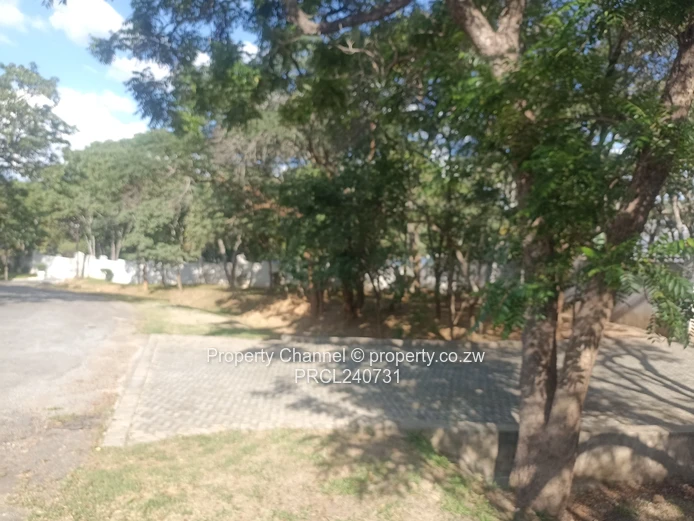 Residential Stand in Glen Lorne meauring 5118 sqm with Title Deeds 