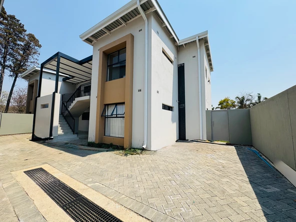 3 Bedroom Flat & Apartment
