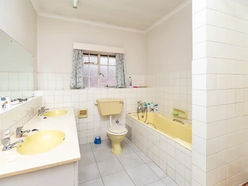 3 Bedroom Flat & Apartment