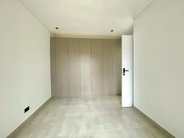 4 Bedroom Flat & Apartment