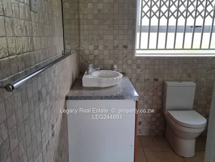 Private & Secure Cottage For Rent In Helensvale