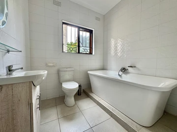 3 Bedroom Flat & Apartment