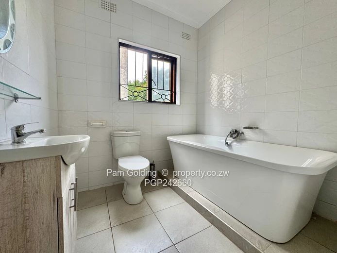 Charming  3 Bedroom Apartment - Newlands