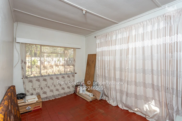  4 Bedroom Family Home With A Prolific Borehole