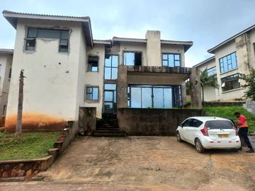 5 Bedroom Flat & Apartment