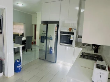 3 Bedroom Flat & Apartment