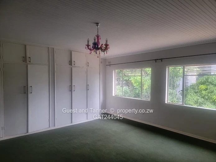 9 Bedroomed house For Sale In Gunhill