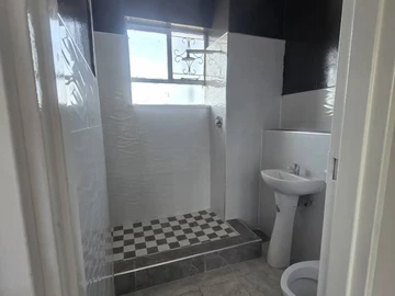 2 Bedroom Flat & Apartment