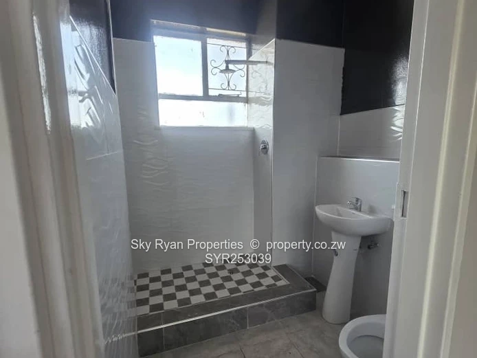 Avenues 2 Bed Flat To Let 
