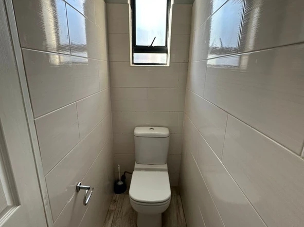 3 Bedroom Flat & Apartment
